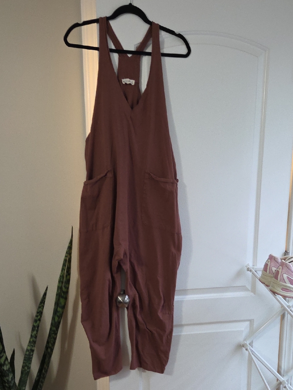 Casual Cross-Back Jumpsuit with Front Pockets